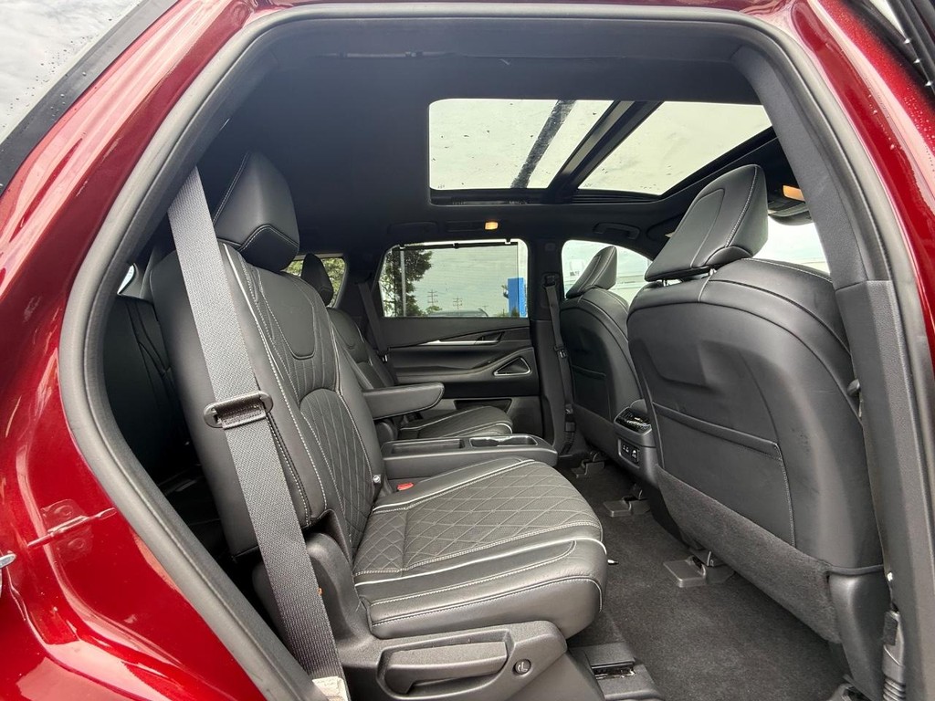 INFINITI QX60 Vehicle Full-screen Gallery Image 12
