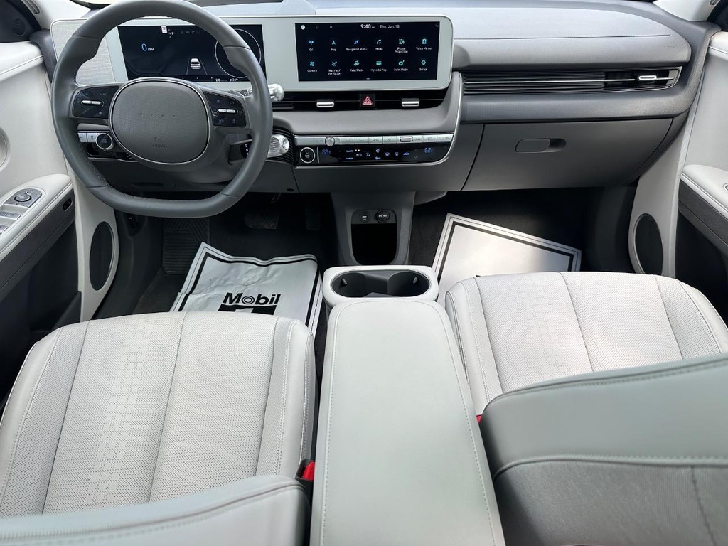 Hyundai IONIQ 5 Vehicle Full-screen Gallery Image 12