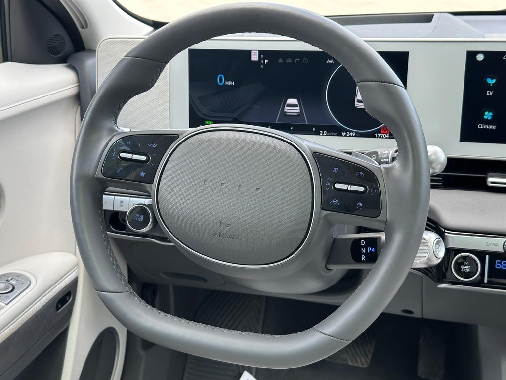 Hyundai IONIQ 5 Vehicle Full-screen Gallery Image 13
