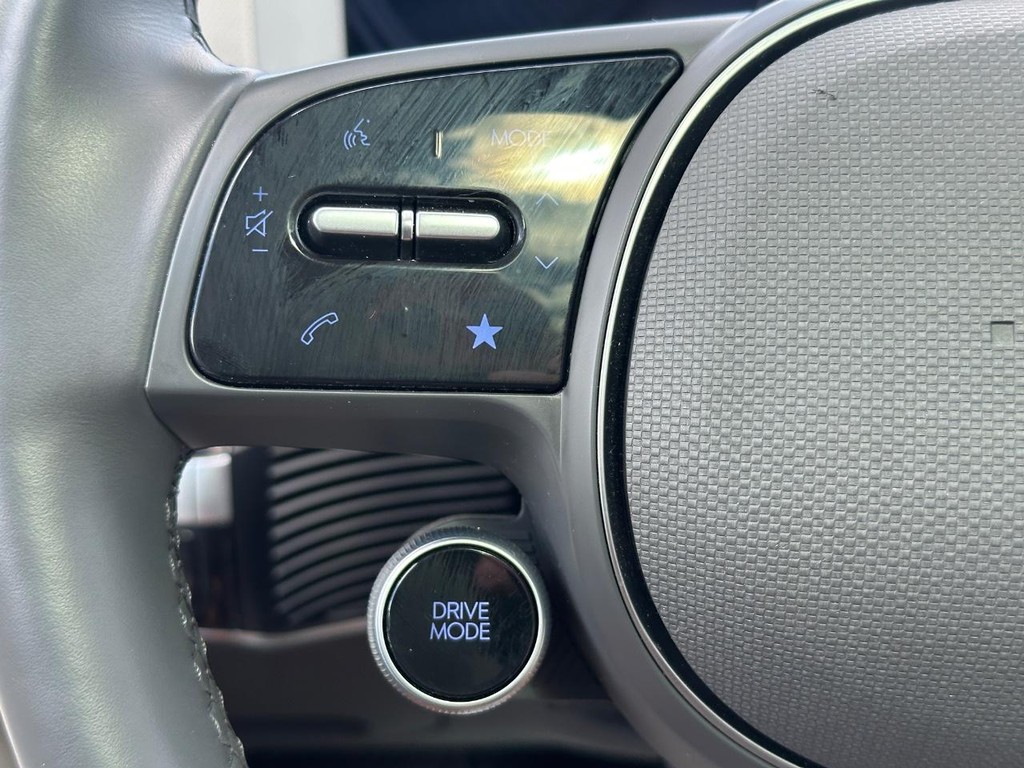Hyundai IONIQ 5 Vehicle Full-screen Gallery Image 14
