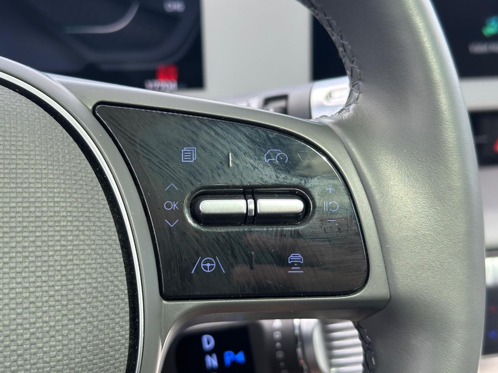 Hyundai IONIQ 5 Vehicle Full-screen Gallery Image 15
