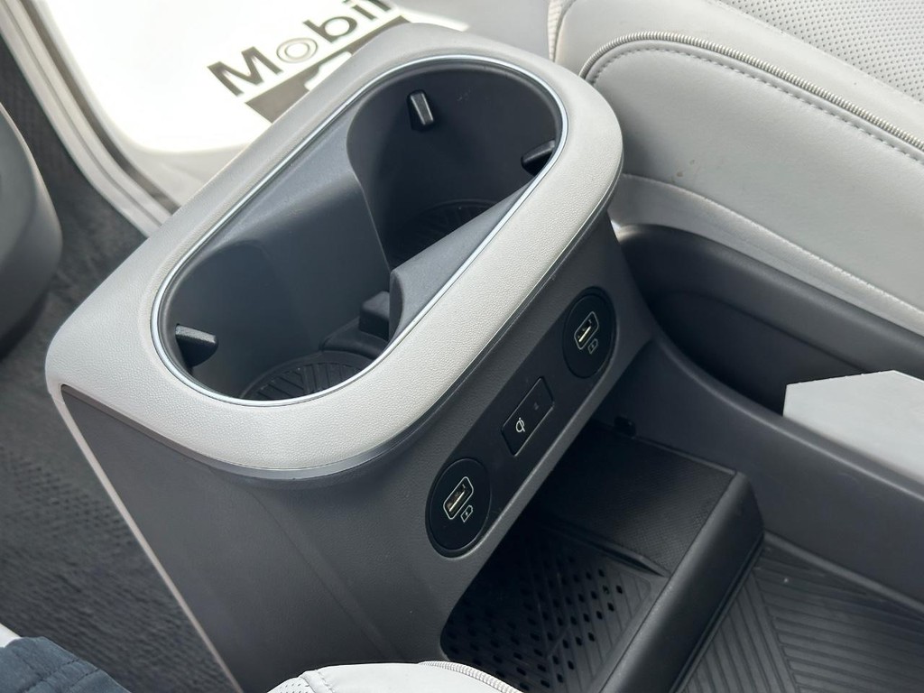 Hyundai IONIQ 5 Vehicle Full-screen Gallery Image 20
