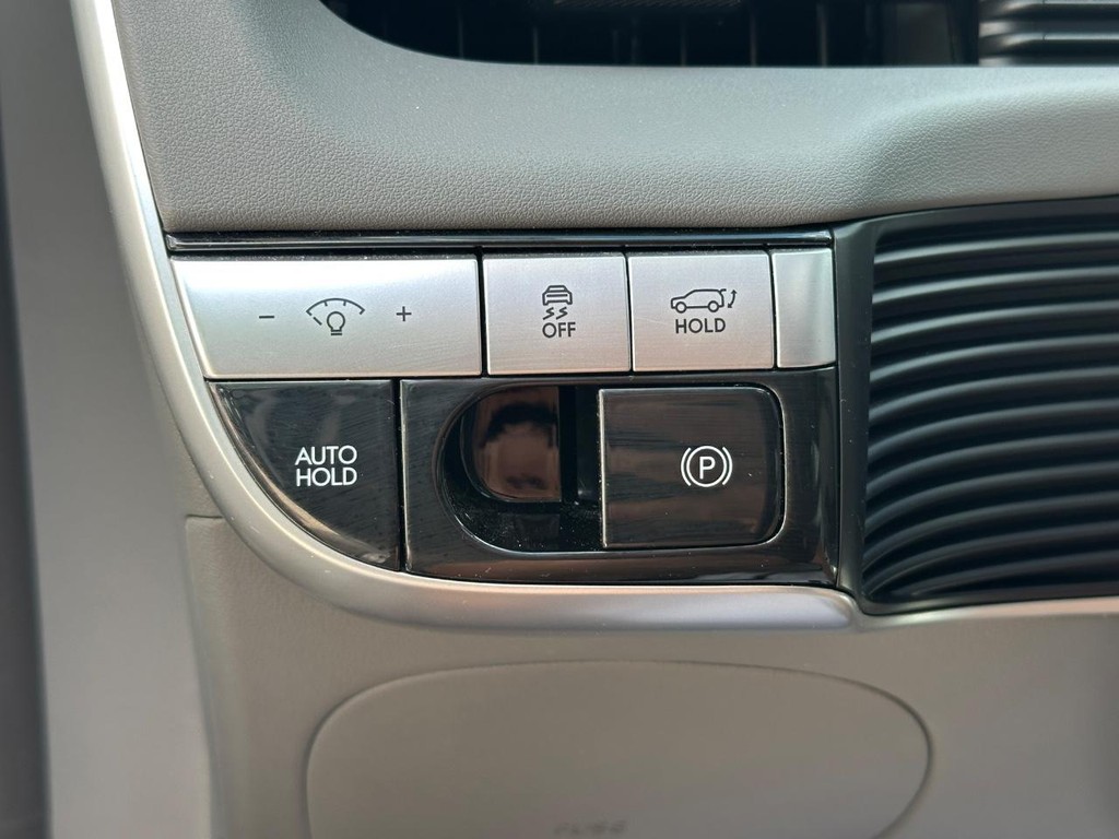 Hyundai IONIQ 5 Vehicle Full-screen Gallery Image 23