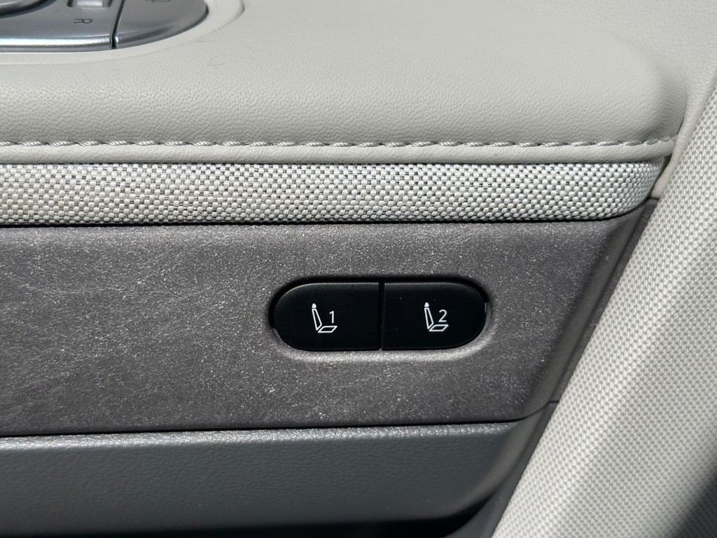 Hyundai IONIQ 5 Vehicle Full-screen Gallery Image 25