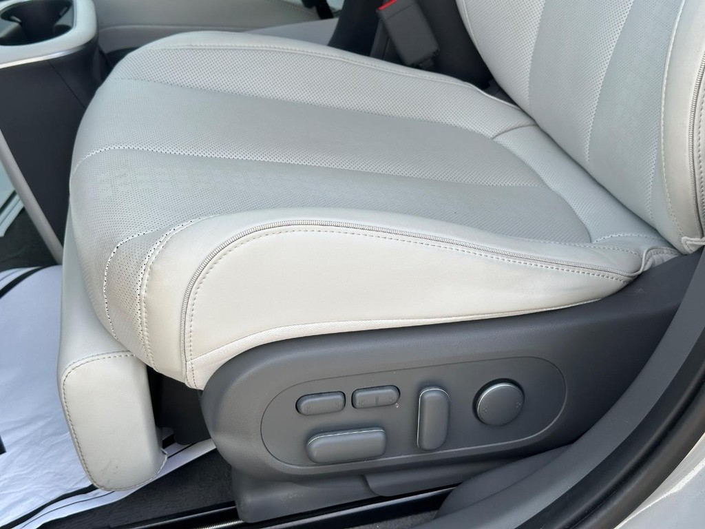 Hyundai IONIQ 5 Vehicle Full-screen Gallery Image 26