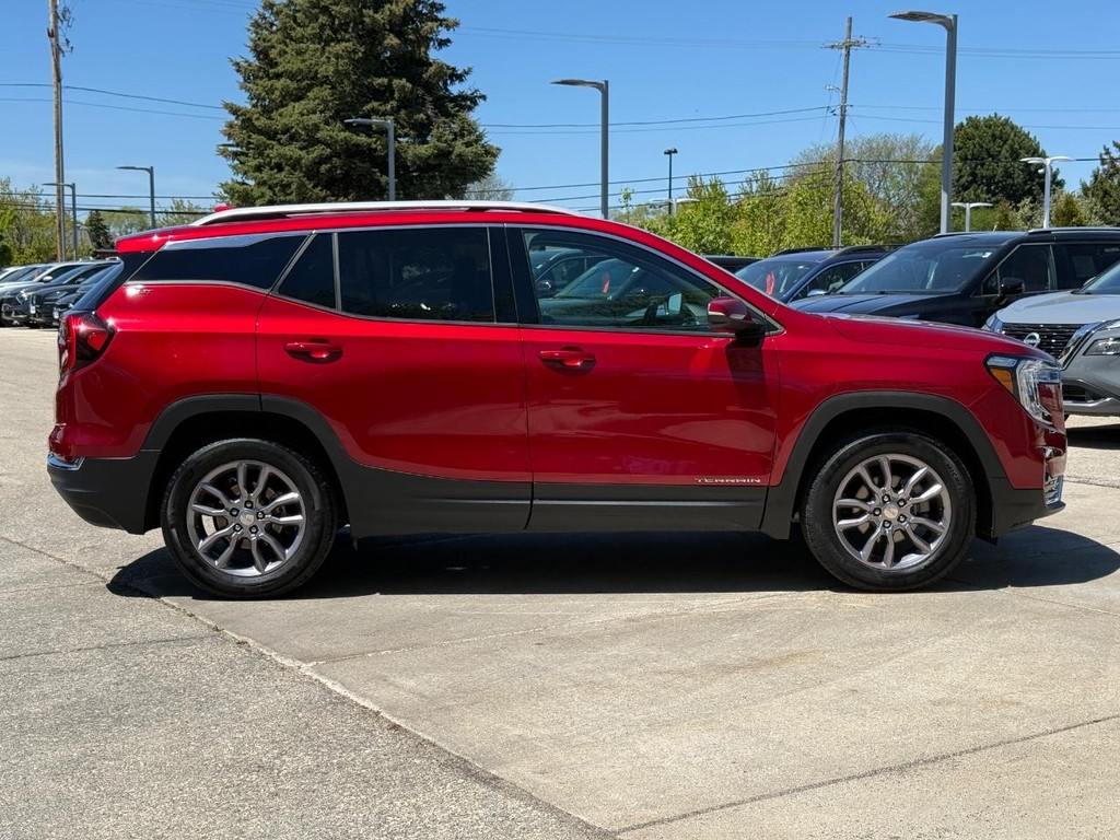 GMC Terrain Vehicle Full-screen Gallery Image 02