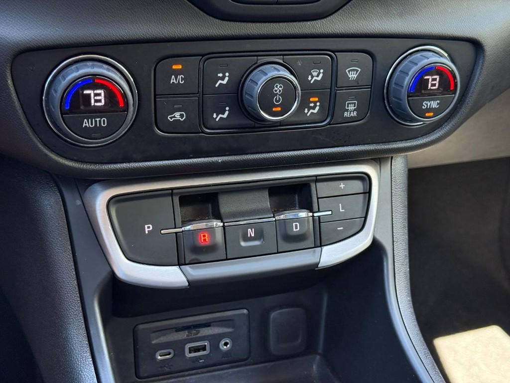 GMC Terrain Vehicle Full-screen Gallery Image 18
