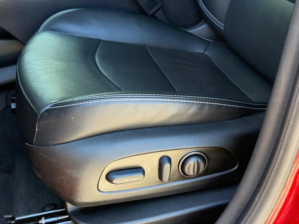 GMC Terrain Vehicle Full-screen Gallery Image 23