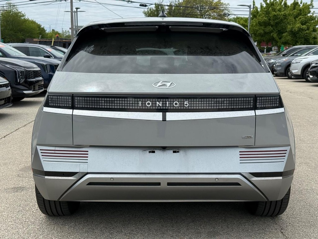 Hyundai IONIQ 5 Vehicle Full-screen Gallery Image 04