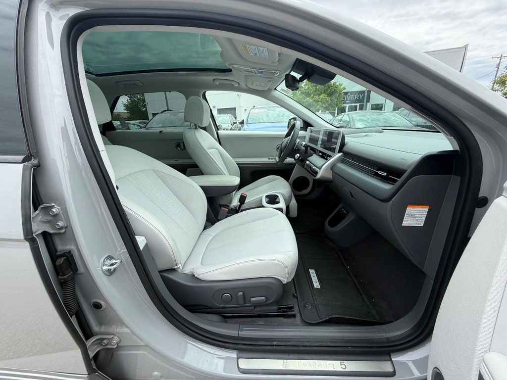 Hyundai IONIQ 5 Vehicle Full-screen Gallery Image 10