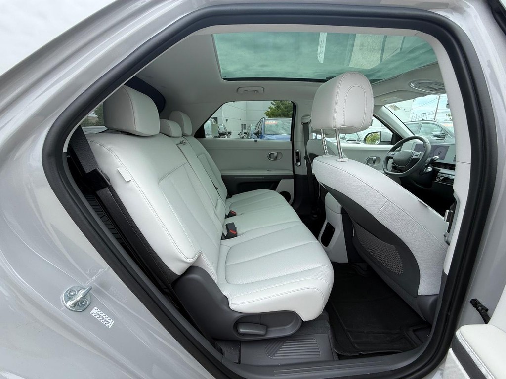 Hyundai IONIQ 5 Vehicle Full-screen Gallery Image 11