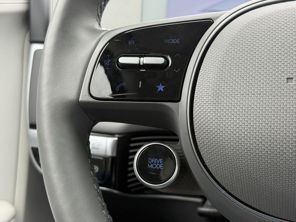 Hyundai IONIQ 5 Vehicle Full-screen Gallery Image 15