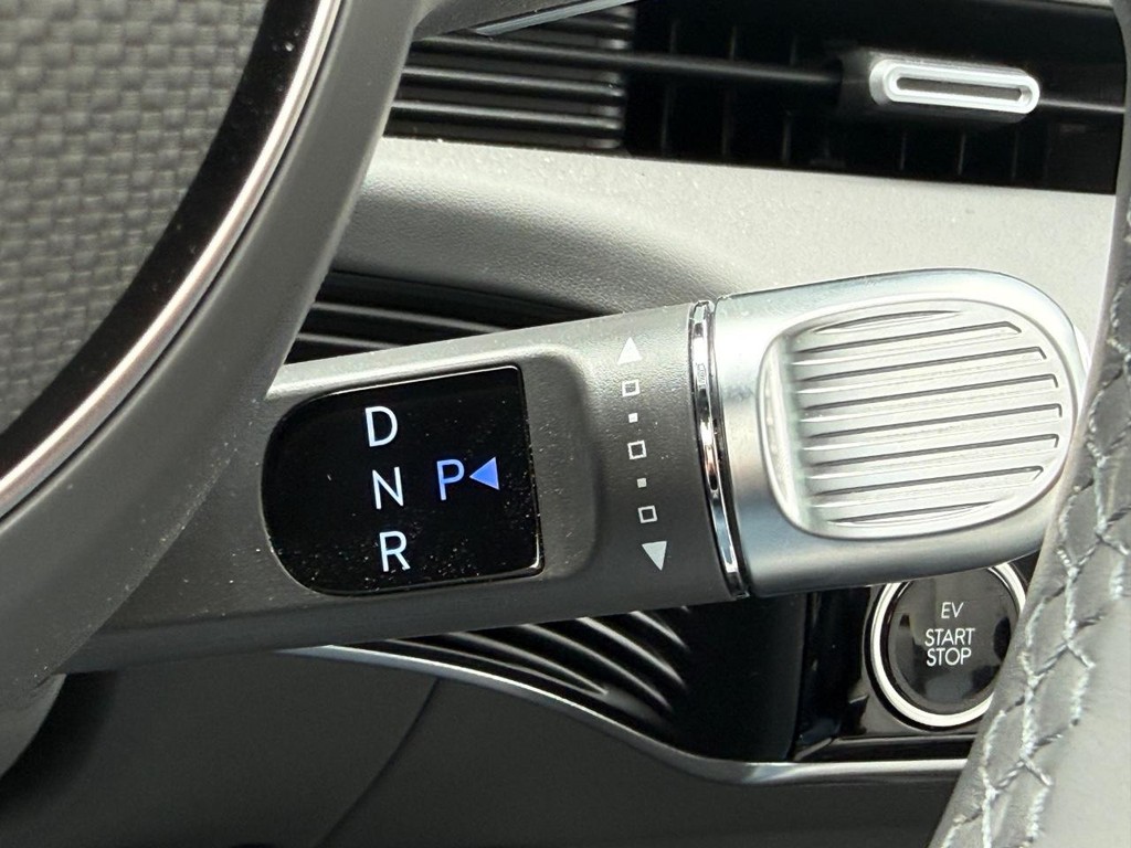 Hyundai IONIQ 5 Vehicle Full-screen Gallery Image 17