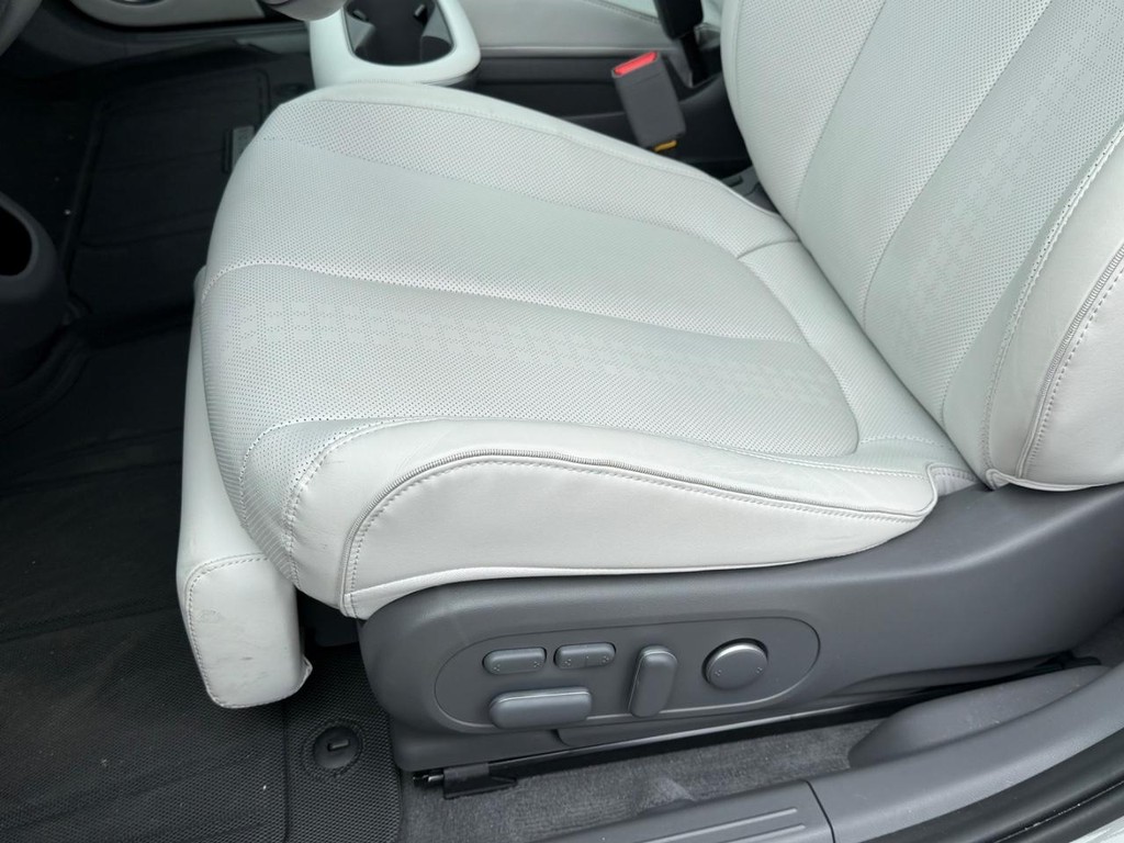 Hyundai IONIQ 5 Vehicle Full-screen Gallery Image 25