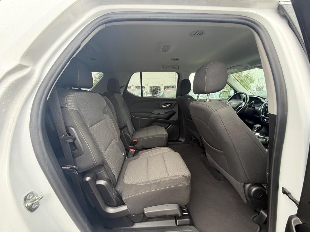 Chevrolet Traverse Vehicle Full-screen Gallery Image 12