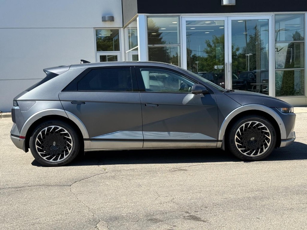 Hyundai IONIQ 5 Vehicle Full-screen Gallery Image 02