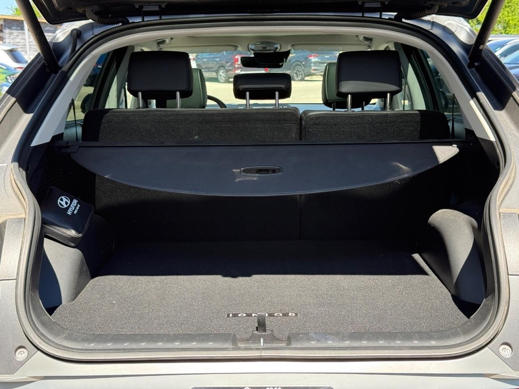 Hyundai IONIQ 5 Vehicle Full-screen Gallery Image 06