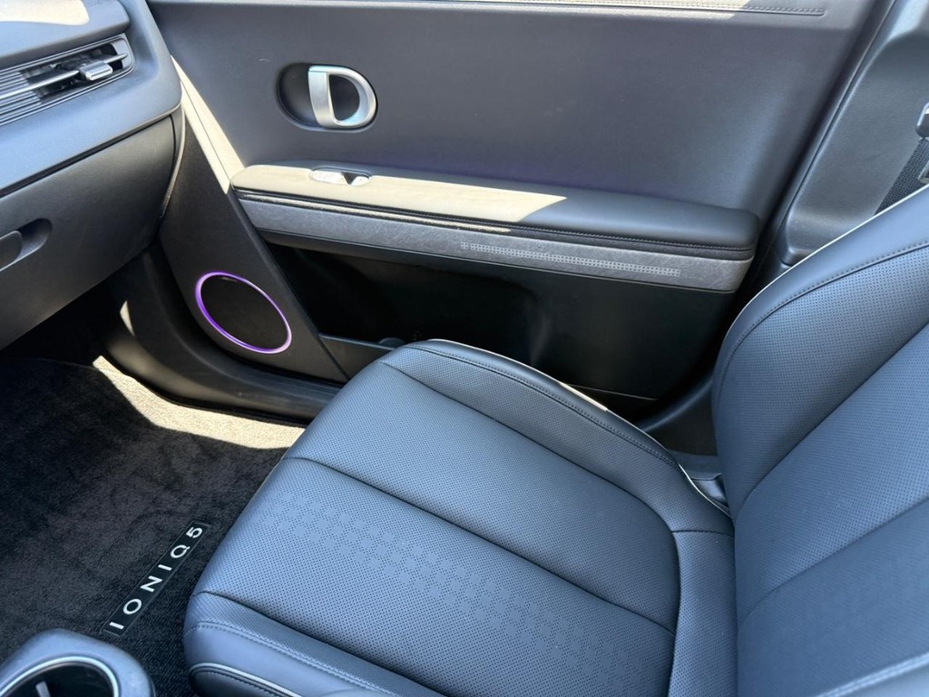 Hyundai IONIQ 5 Vehicle Full-screen Gallery Image 21