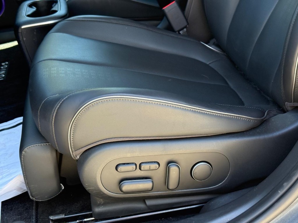 Hyundai IONIQ 5 Vehicle Full-screen Gallery Image 26