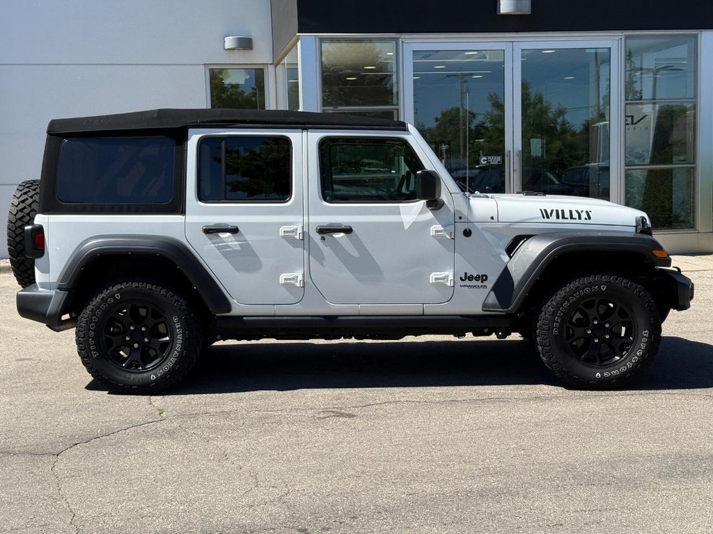 Jeep Wrangler Vehicle Full-screen Gallery Image 02