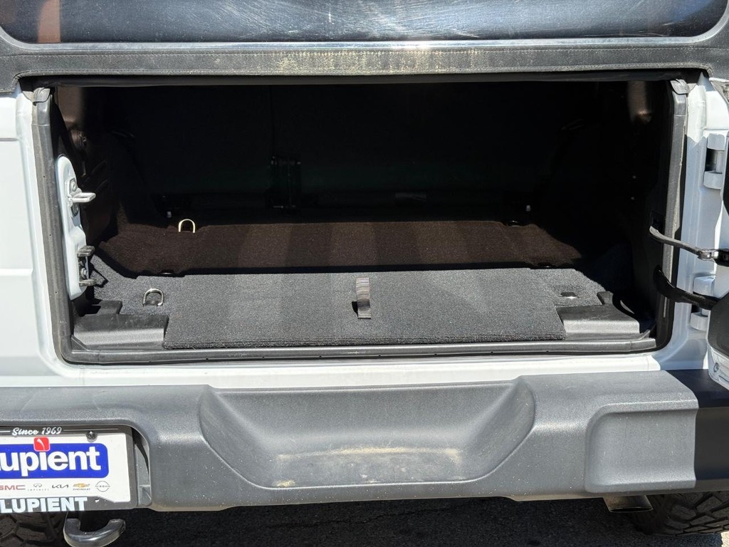 Jeep Wrangler Vehicle Full-screen Gallery Image 06