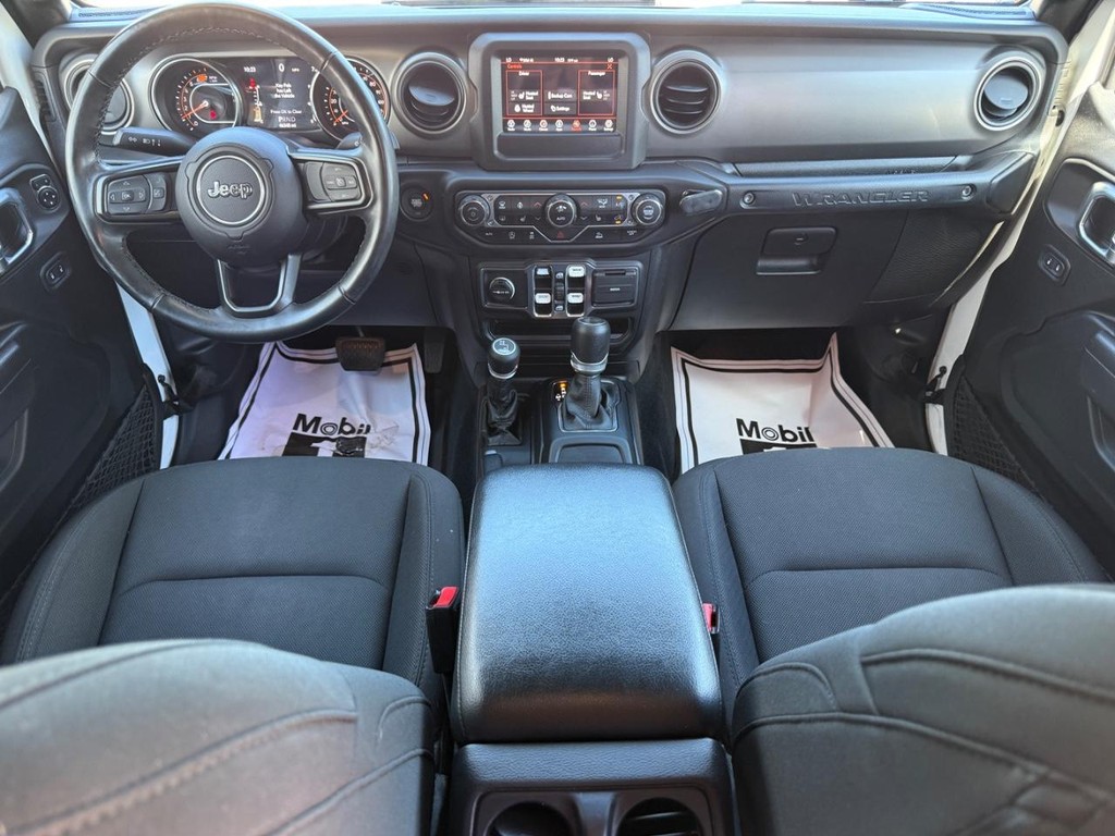 Jeep Wrangler Vehicle Full-screen Gallery Image 12