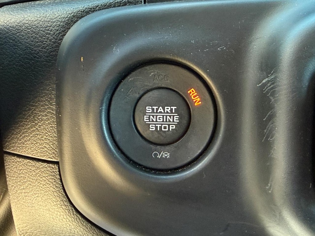 Jeep Wrangler Vehicle Full-screen Gallery Image 16