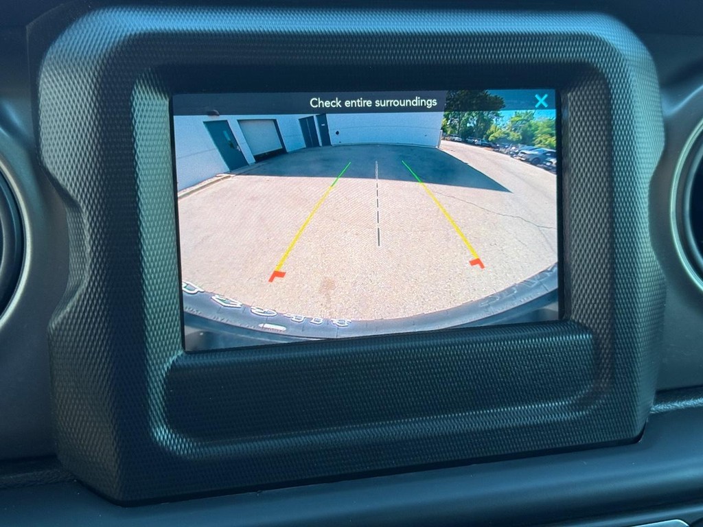 Jeep Wrangler Vehicle Full-screen Gallery Image 19