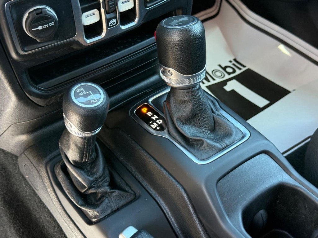Jeep Wrangler Vehicle Full-screen Gallery Image 21