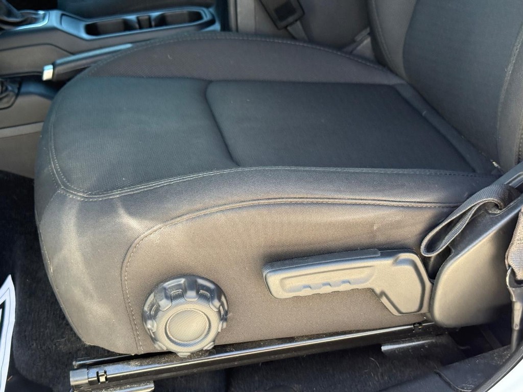 Jeep Wrangler Vehicle Full-screen Gallery Image 26