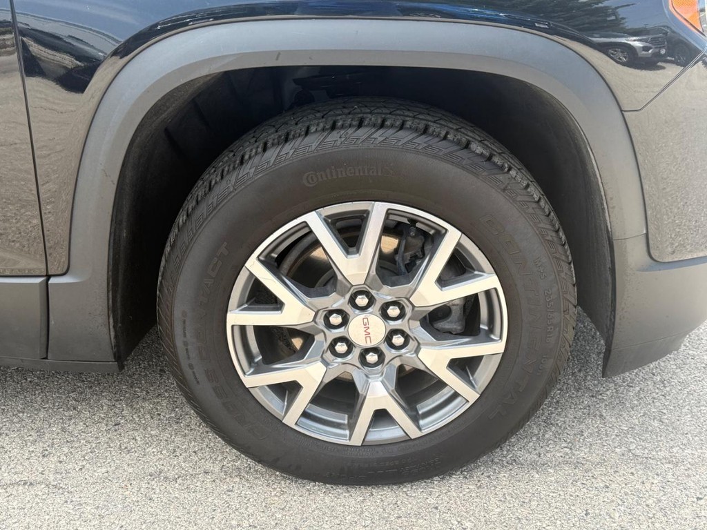 GMC Acadia Vehicle Full-screen Gallery Image 09