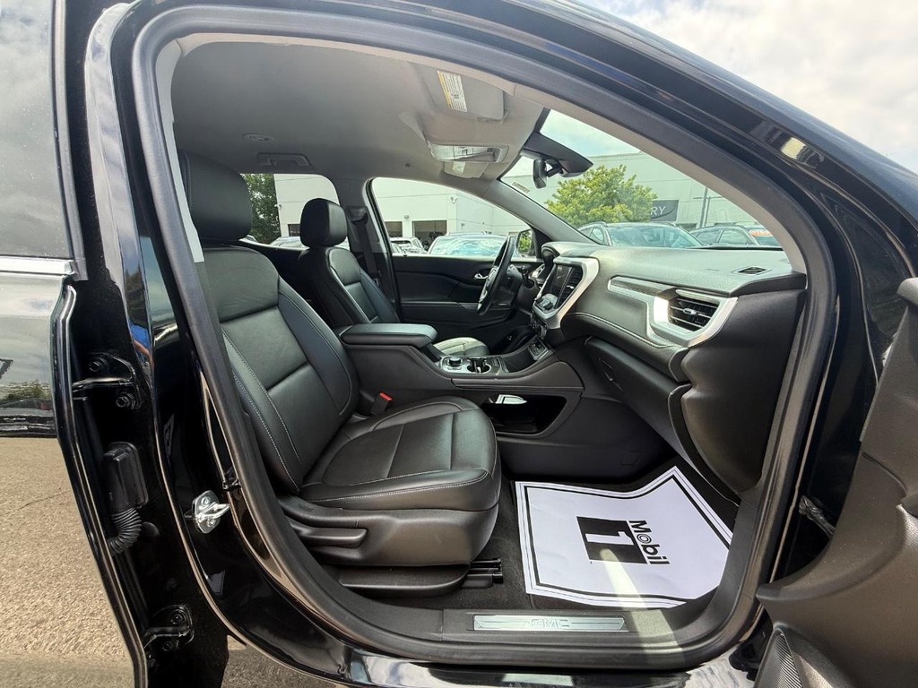 GMC Acadia Vehicle Full-screen Gallery Image 10