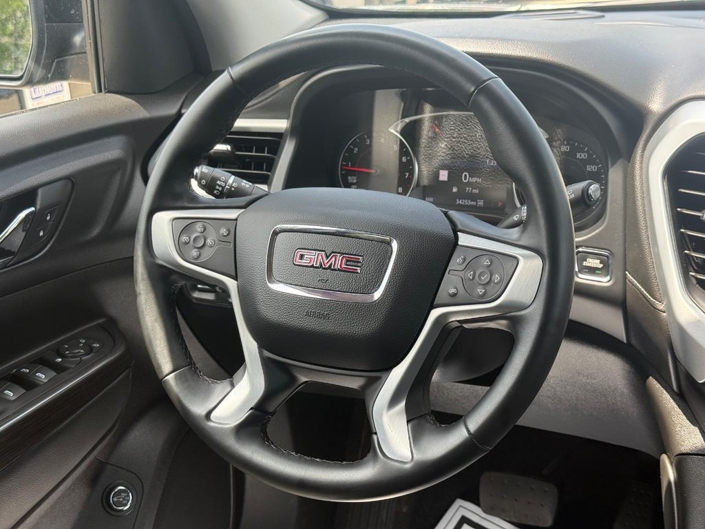 GMC Acadia Vehicle Full-screen Gallery Image 15