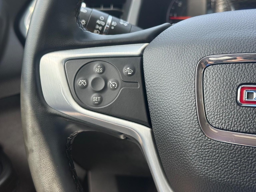 GMC Acadia Vehicle Full-screen Gallery Image 16