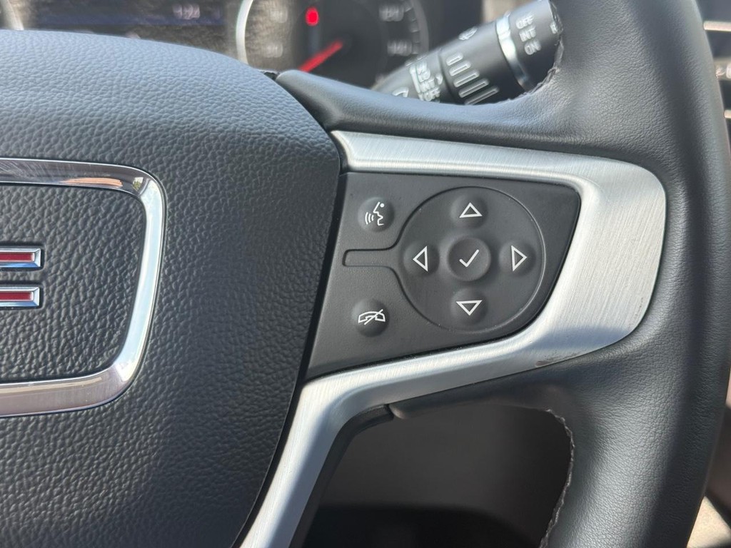 GMC Acadia Vehicle Full-screen Gallery Image 17