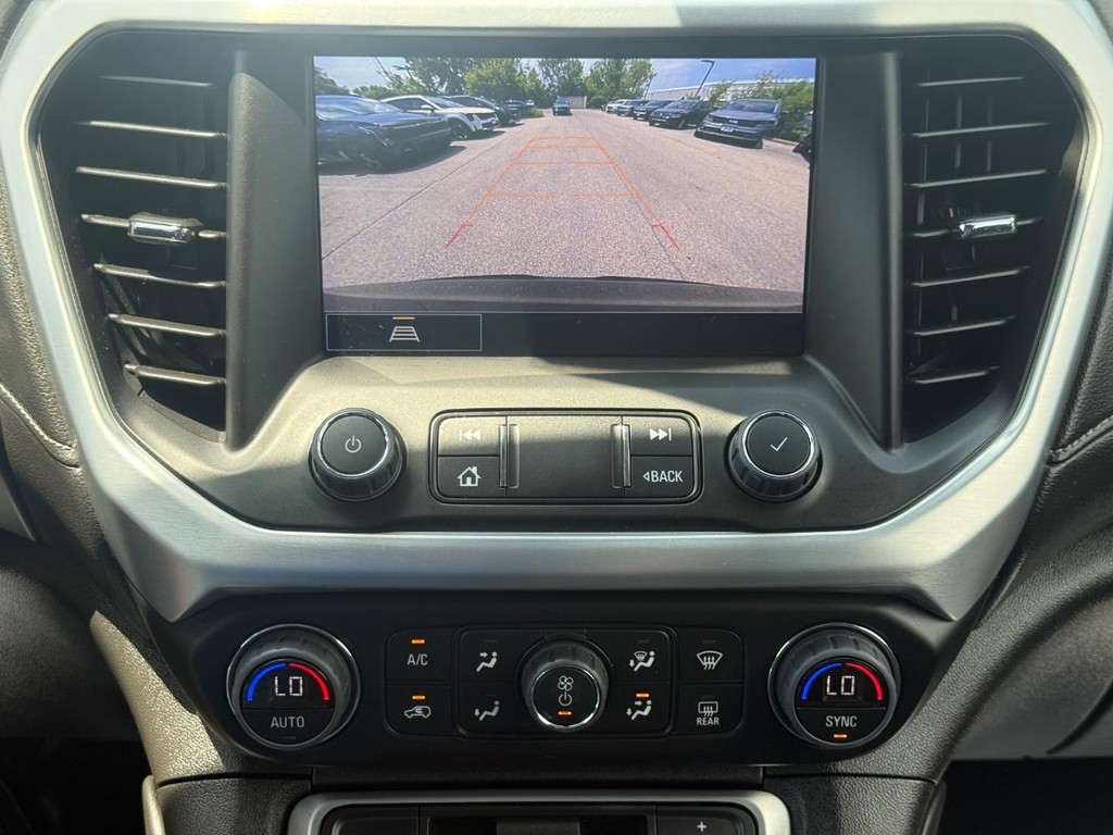 GMC Acadia Vehicle Full-screen Gallery Image 19