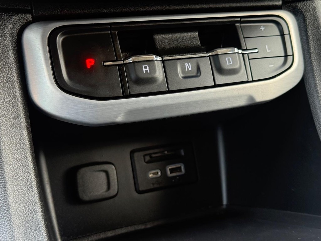 GMC Acadia Vehicle Full-screen Gallery Image 21