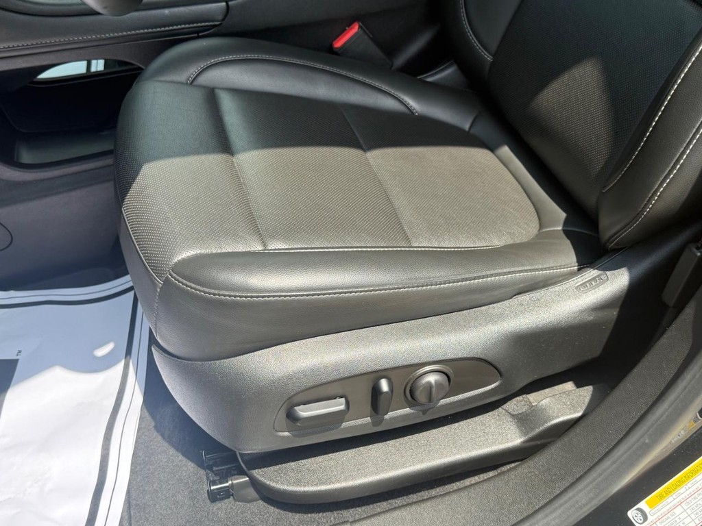 GMC Acadia Vehicle Full-screen Gallery Image 26