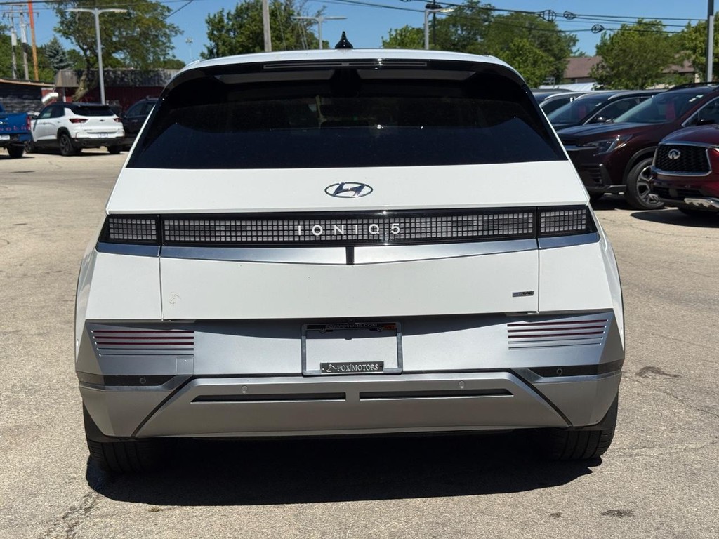 Hyundai IONIQ 5 Vehicle Full-screen Gallery Image 04