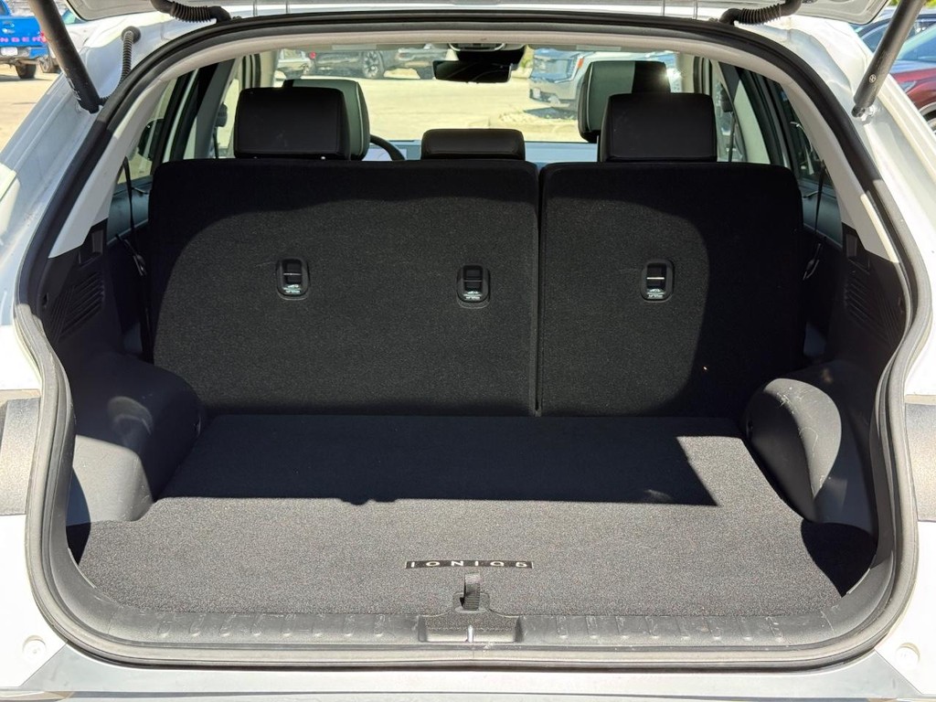 Hyundai IONIQ 5 Vehicle Full-screen Gallery Image 06