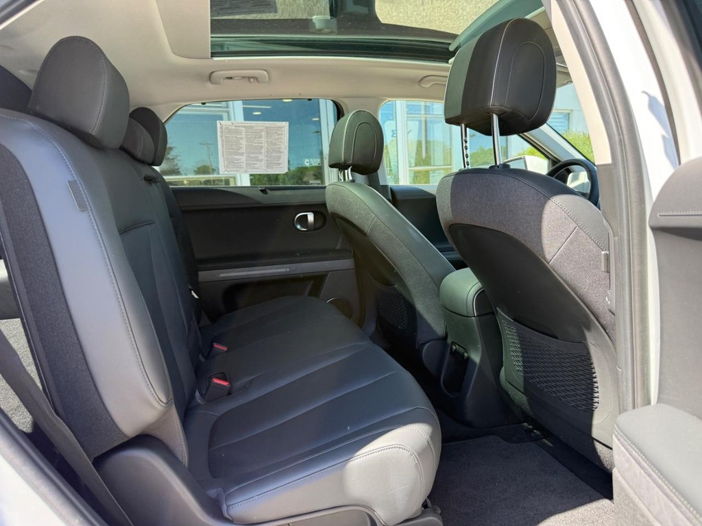 Hyundai IONIQ 5 Vehicle Full-screen Gallery Image 10