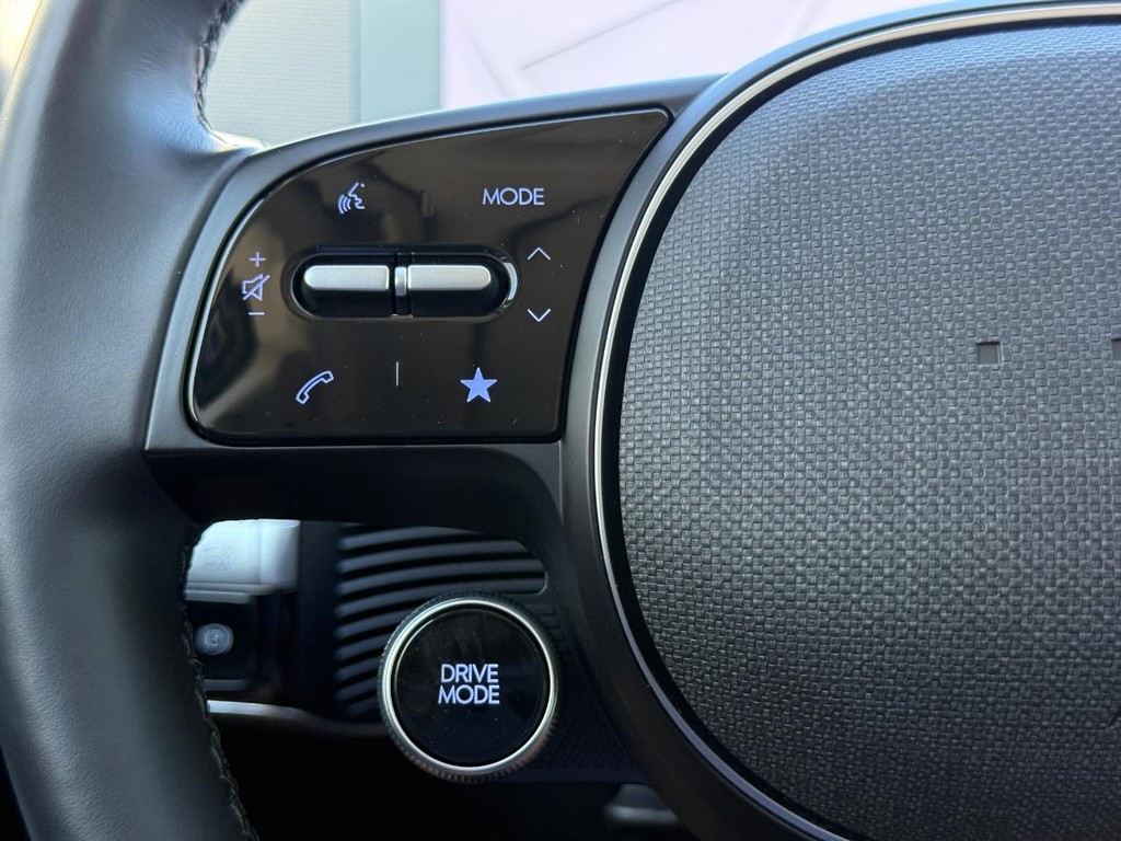 Hyundai IONIQ 5 Vehicle Full-screen Gallery Image 14