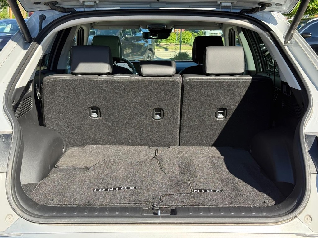 Hyundai IONIQ 5 Vehicle Full-screen Gallery Image 06