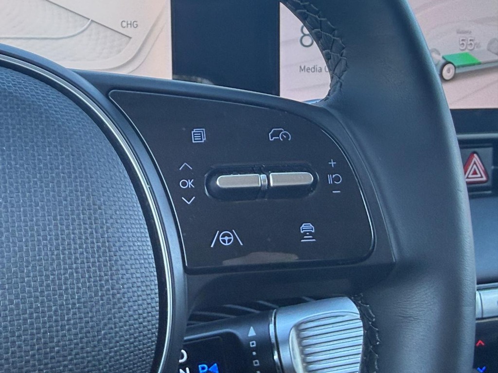Hyundai IONIQ 5 Vehicle Full-screen Gallery Image 08