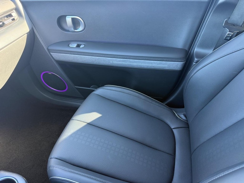 Hyundai IONIQ 5 Vehicle Full-screen Gallery Image 15
