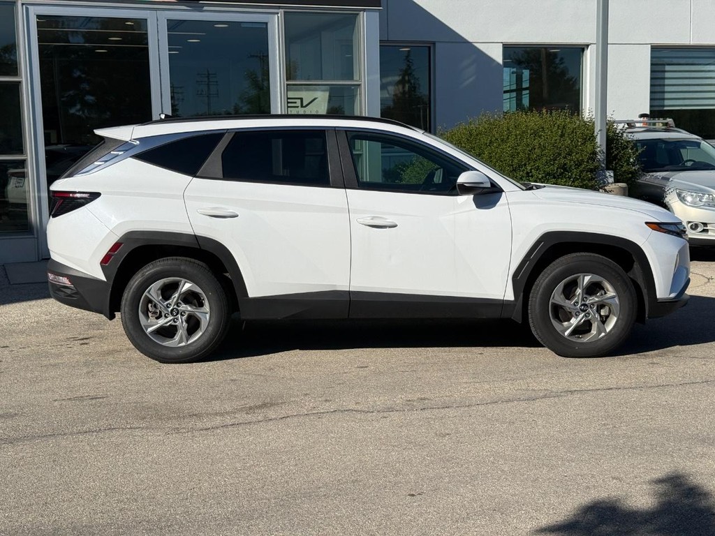 Hyundai Tucson Vehicle Full-screen Gallery Image 02