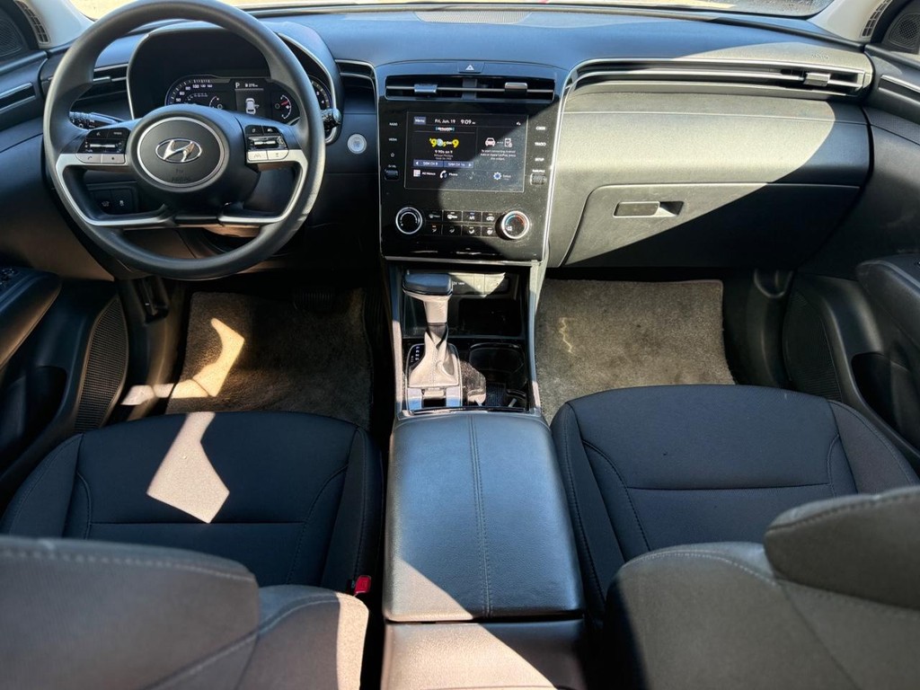 Hyundai Tucson Vehicle Full-screen Gallery Image 11