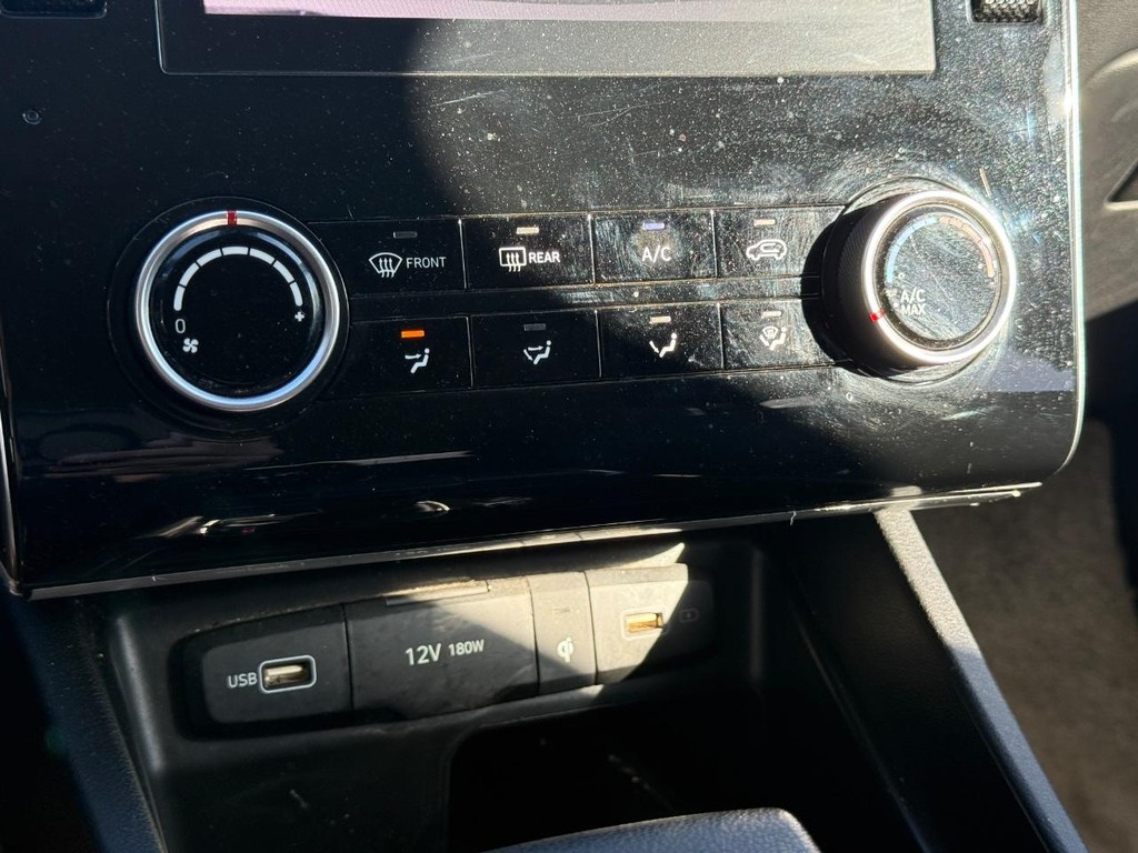 Hyundai Tucson Vehicle Full-screen Gallery Image 18