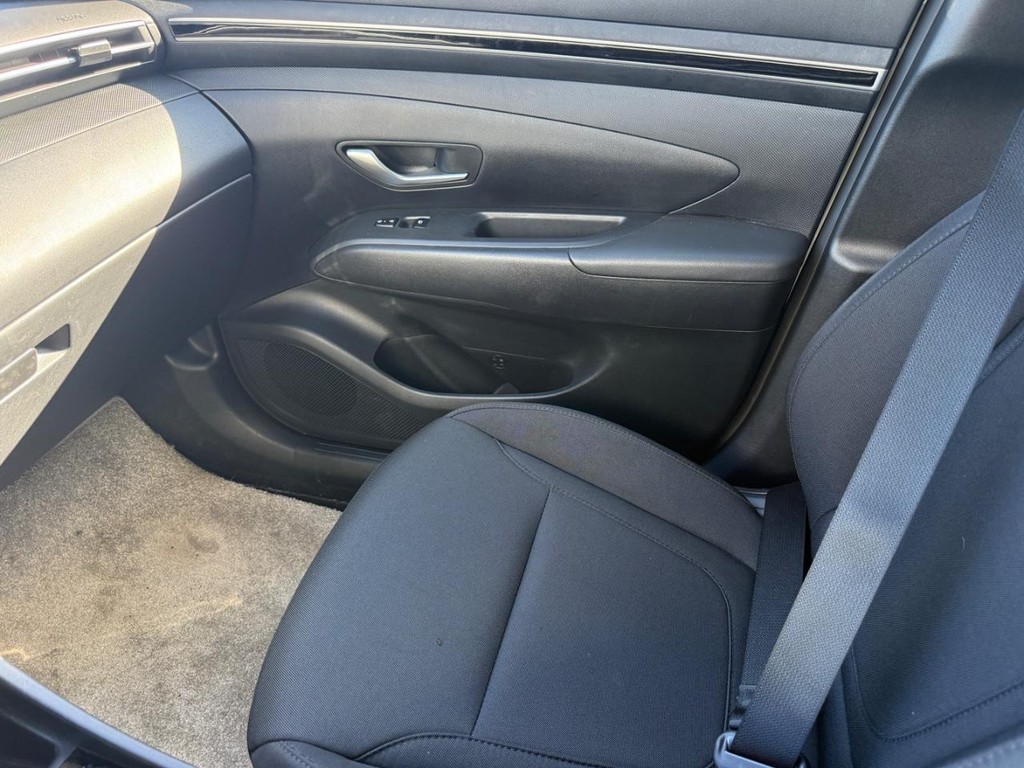 Hyundai Tucson Vehicle Full-screen Gallery Image 21