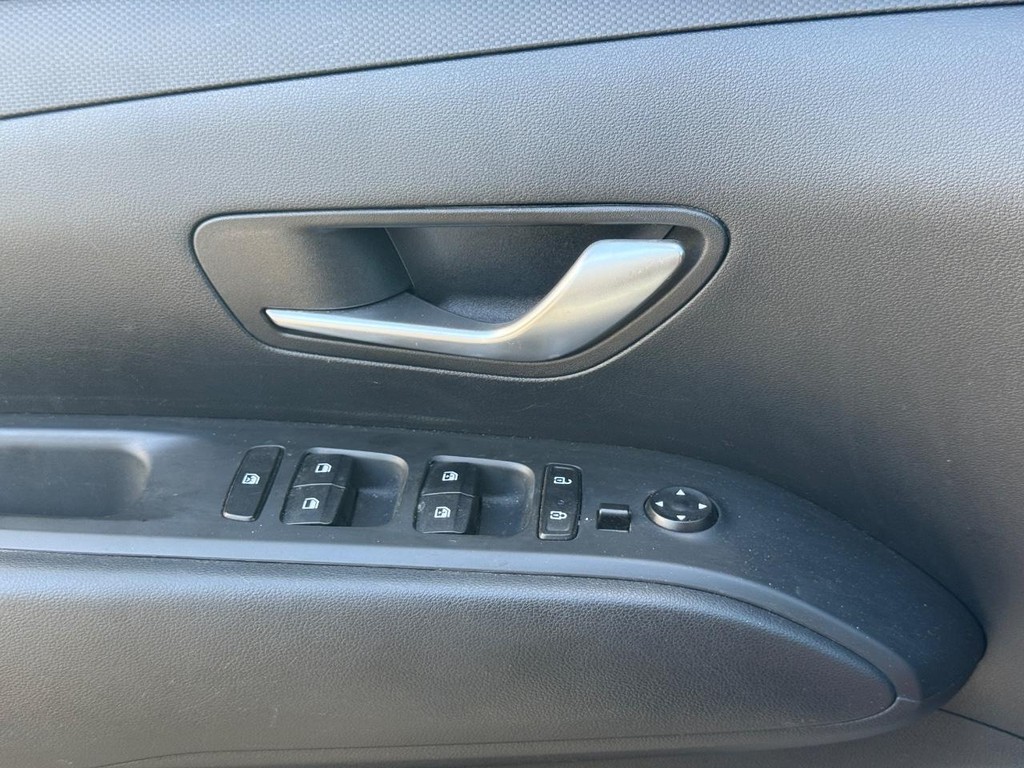 Hyundai Tucson Vehicle Full-screen Gallery Image 23